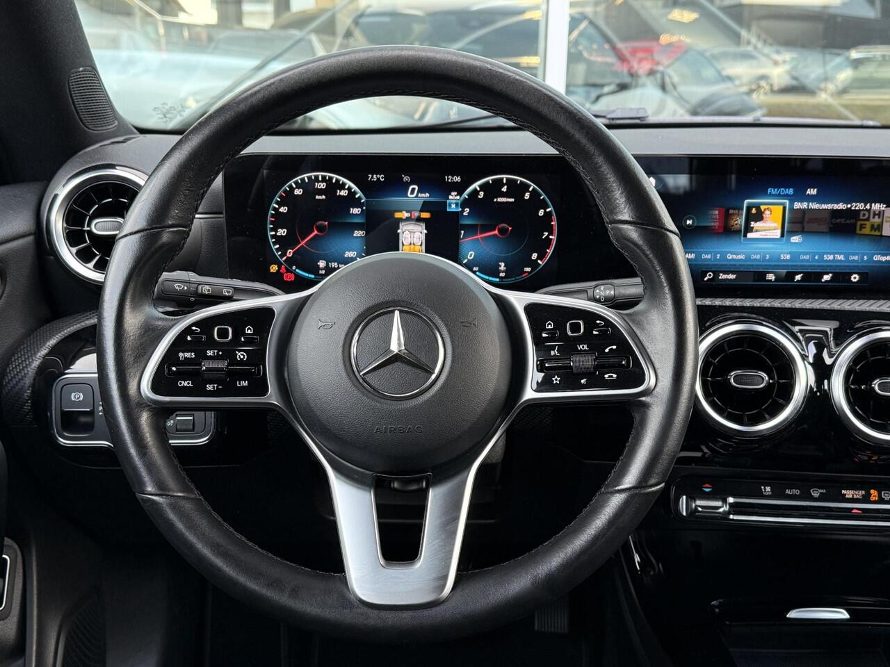 Mercedes-Benz CLA-KLASSE Shooting Brake 180 Business Solution