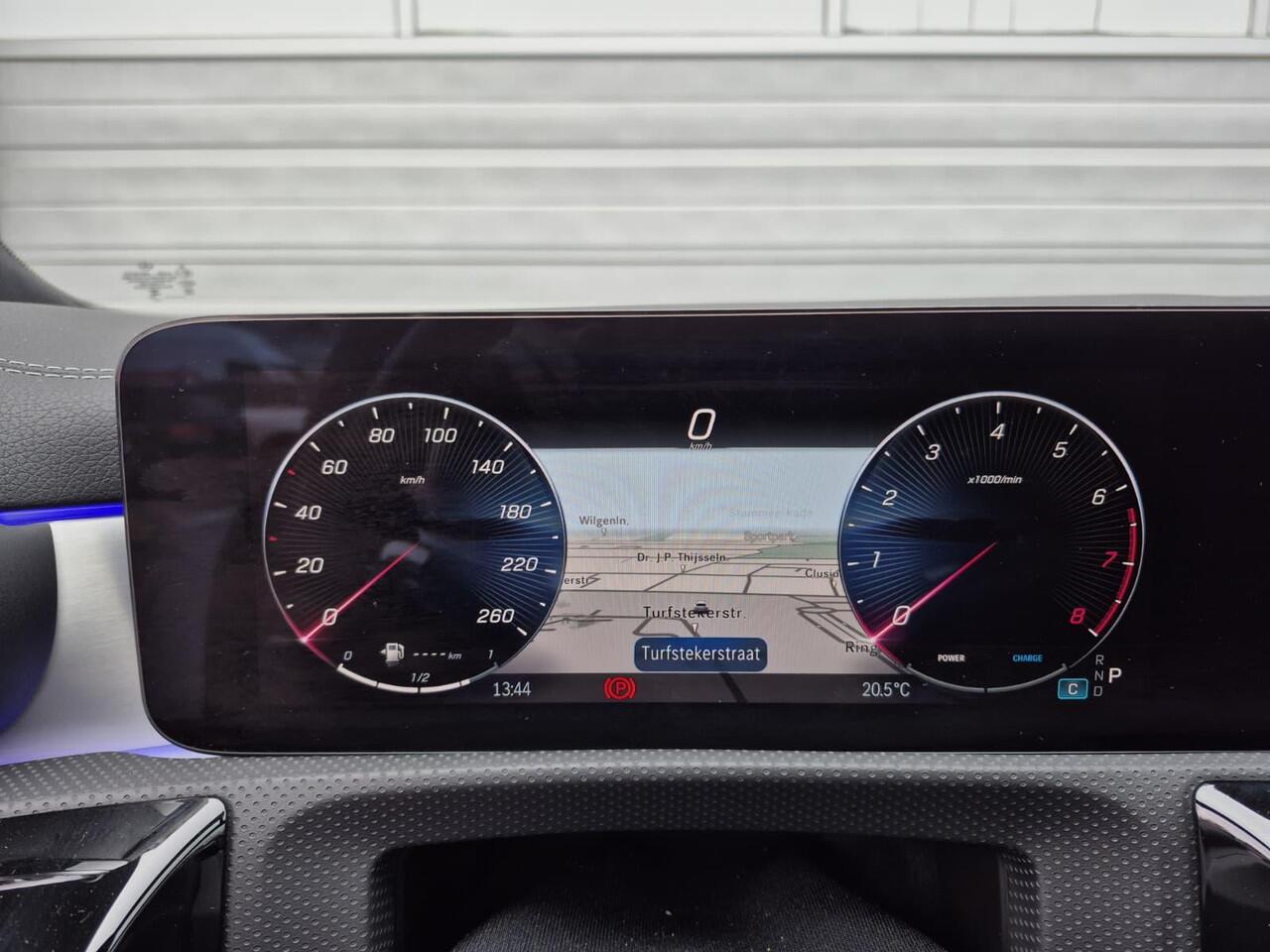 Mercedes-Benz CLA-KLASSE Shooting Brake 180 AMG Line | Panoramadak | Bruin interieur