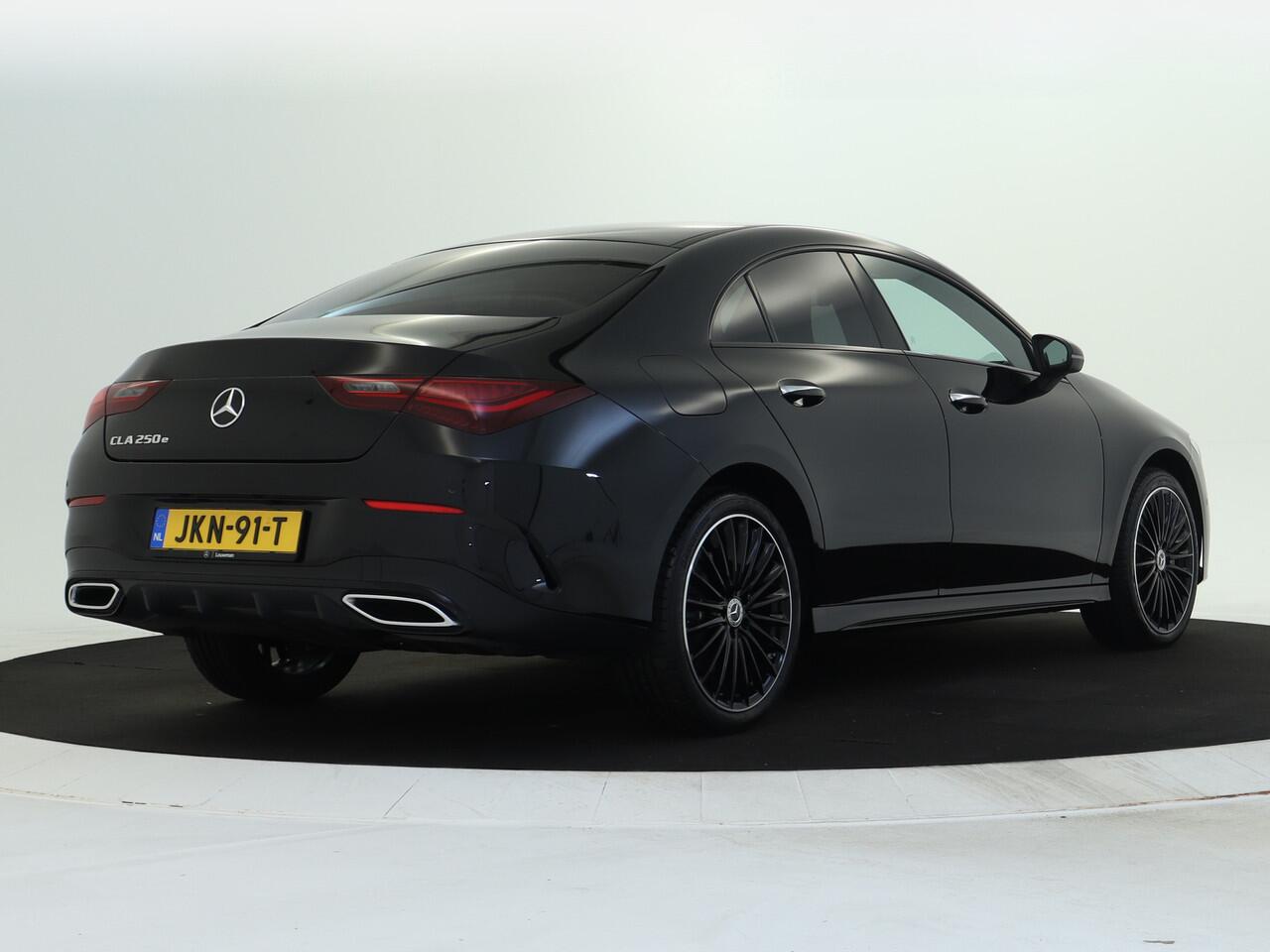 Mercedes-Benz CLA-KLASSE 250 e AMG Plug-In Hybride AMG LIne | Night PAkket | 19 Inch AMG Velgen | Dodehoek Assist | Multibeam Koplampen | 11kW Laden. Inclusief 48 maanden MB Certified garantie voor Europa.