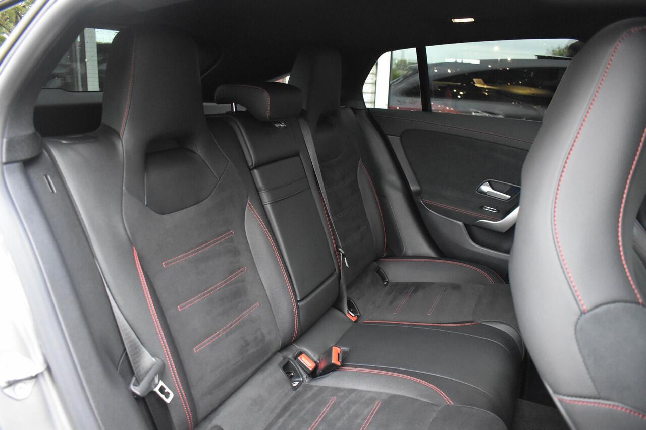 Mercedes-Benz CLA-KLASSE Shooting Brake 180 d AMG Pano Sfeer Elc Stoel Camera Advanced Aud