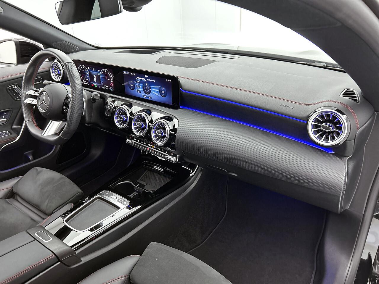 Mercedes-Benz CLA-KLASSE Shooting Brake 250 e Business Solution AMG AMG Line | Night Pakket |Panorama Schuif-Kanteldak | Memory Stoelen | Head-up display | Parkeerpakket met 360°-camera. Inclusief 24 maanden Mercedes-Benz Certified garantie voor Europa.