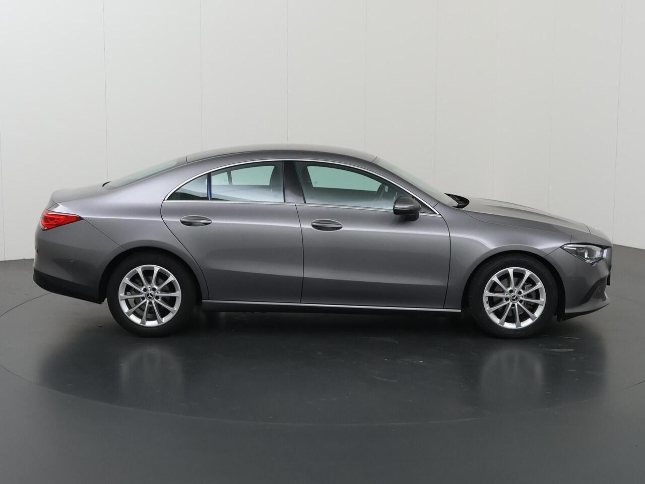 Mercedes-Benz CLA-KLASSE 180 Business Line | Apple Carplay | Widescreen | Stoelverwarming | Achteruitrijcamera |