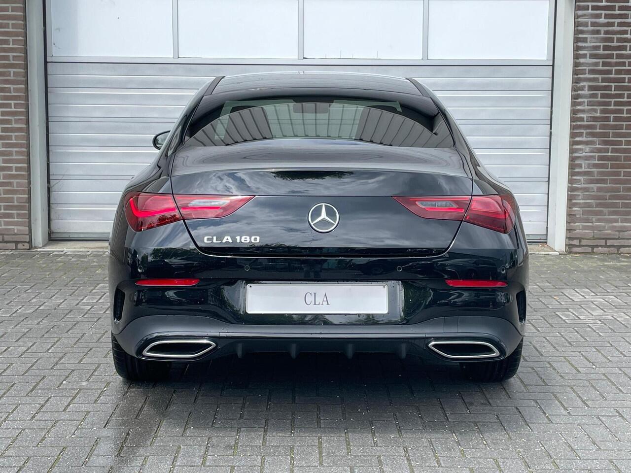 Mercedes-Benz CLA-KLASSE 180 AMG Line | Premium Pakket | Night Pakket | Panoramadak | MULTIBEAM LED koplampen | Dodehoekassistent | Advanced Sound System | Sfeerverlichting | Stoelverwarming |