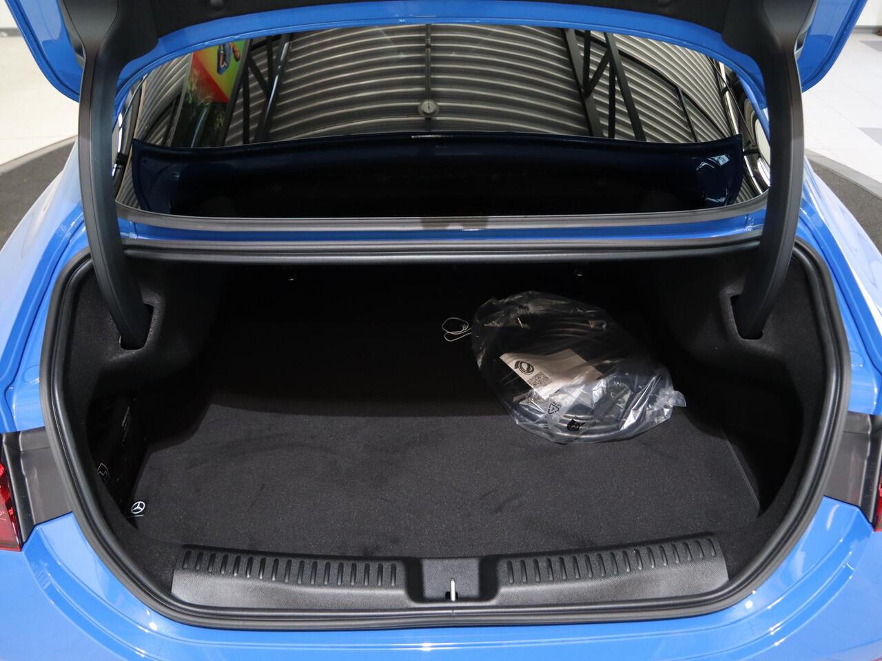 Mercedes-Benz CLA-KLASSE 250+ Launch Edition 85 kWh | Night | Panoramadak | DISTRONIC | Achteruitrijcamera | Dodehoekassistent | Trekhaak |