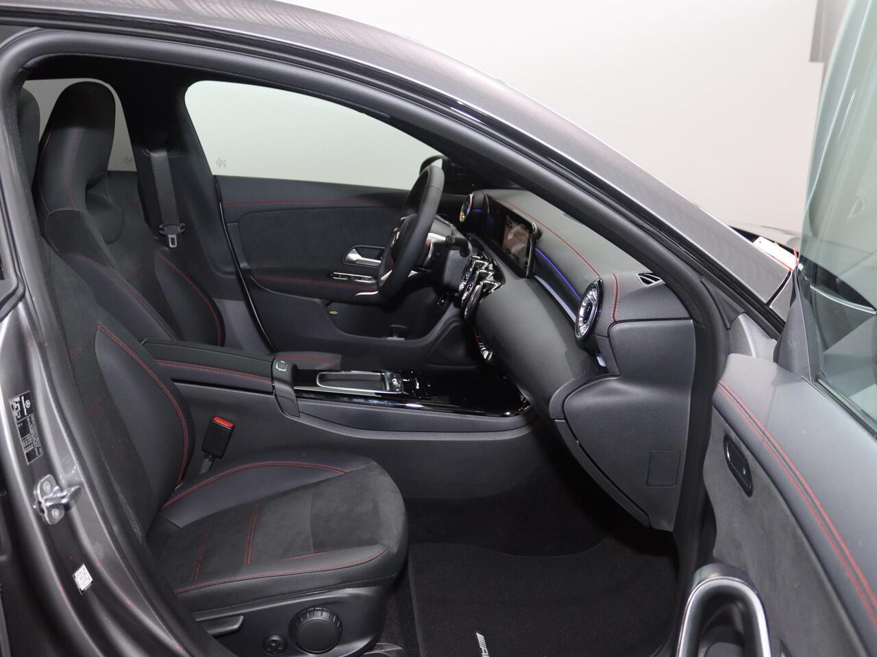 Mercedes-Benz CLA-KLASSE Shooting Brake 250e Business Solution AMG | Panoramaschuifdak | Nightpakket | Achteruitrijcamera