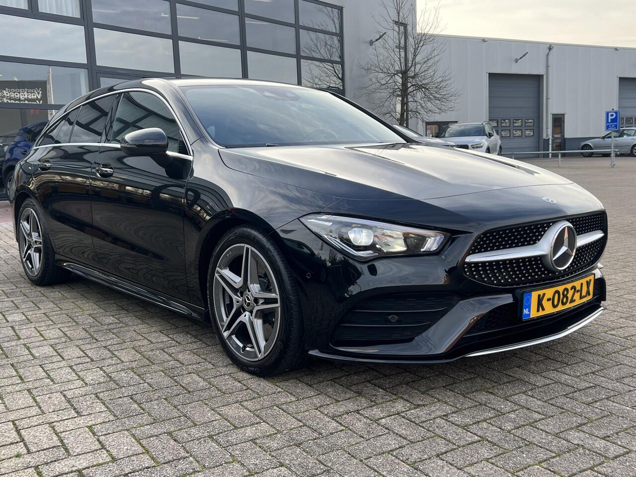 Mercedes-Benz CLA-KLASSE Shooting Brake 220 Automaat 190 pk AMG Line Navigatie Trekhaak Carplay Widescreen Sportstoelen Camera Sfeerverlichting Sportstuur Extra Getint Glas NL Auto