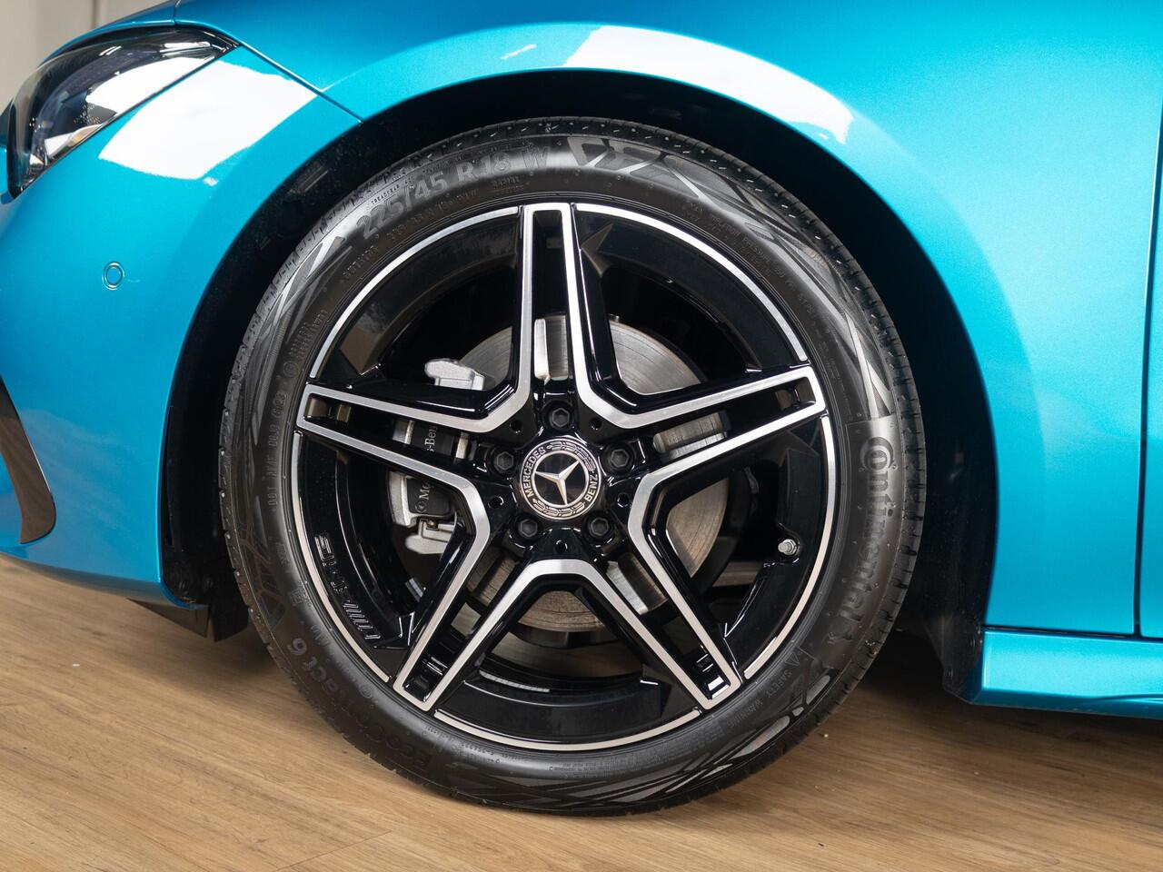 Mercedes-Benz CLA-KLASSE Coupé 180 AMG Line Premium | Panorama dak