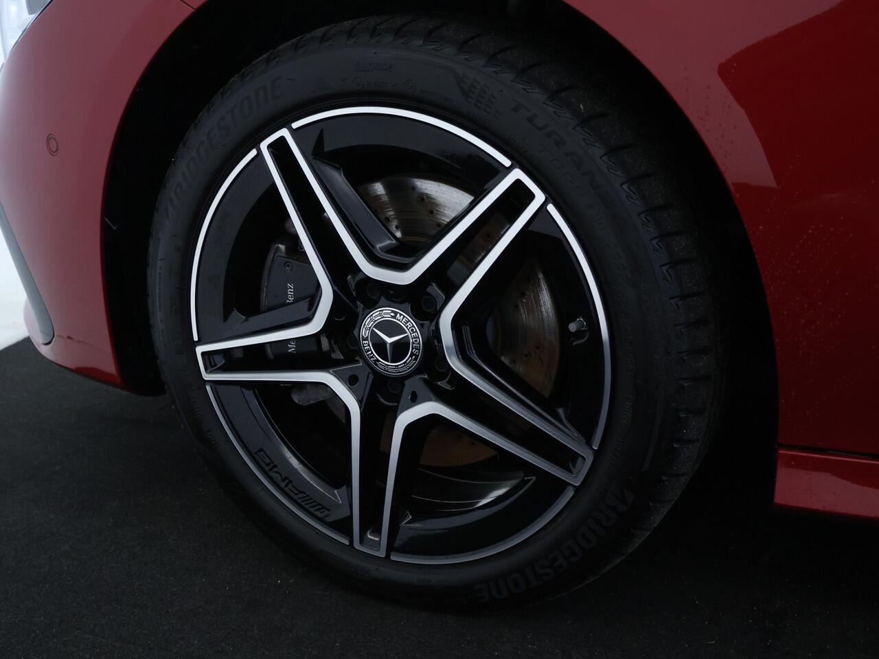 Mercedes-Benz CLA-KLASSE Shooting Brake 250 e AMG Plug-In Hybride | AMG Line | NIght Pakket | Panoramadak | Trekhaak | Multi beam Koplampen | 11kW Laden | Stuur en Stoelverwarming. Inclusief 24 maanden MB Certified garantie voor Europa.