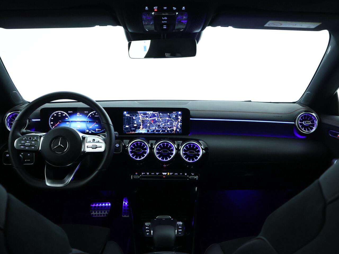 Mercedes-Benz CLA-KLASSE 250 e AMG Plug-In Hybride | AMG Line | Night Pakket | Panorama Schuif-Kanteldak | Sfeerverlichting | Inclusief 24 maanden MB Certified garantie voor Europa.