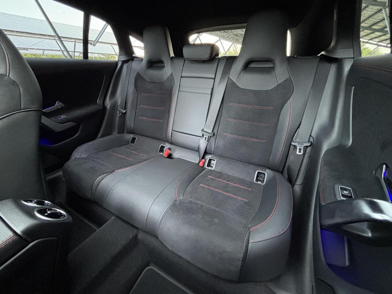 Mercedes-Benz CLA-KLASSE Shooting Brake 180 Business Solution AMG | Night | Panoramadak | AMG Line Plus | Head-up display | 360 camera | Sfeerverlichting |