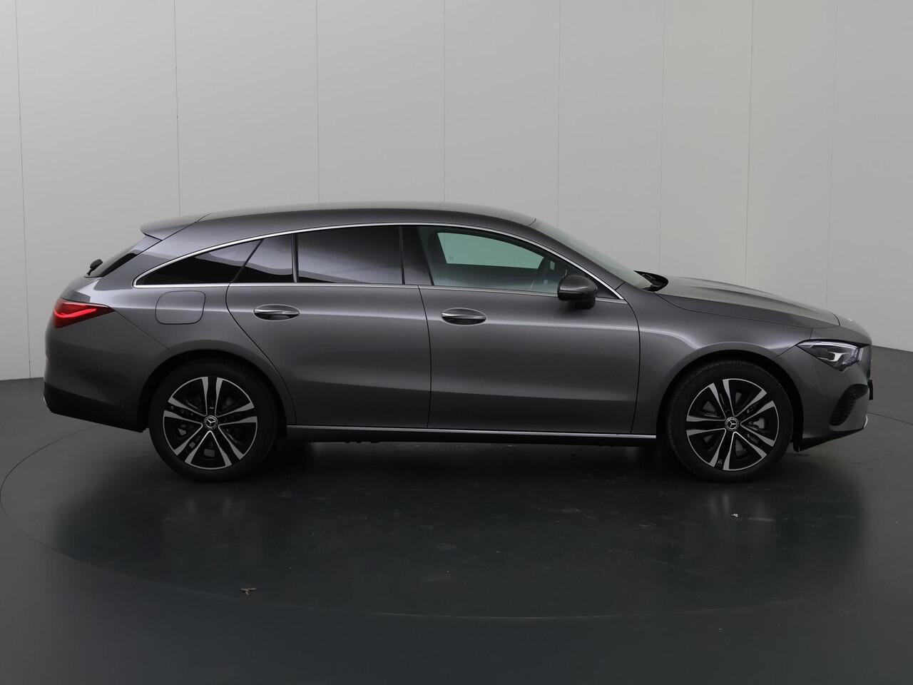 Mercedes-Benz CLA-KLASSE Shooting Brake 250e Star Edition | Easypack - achterklep | Keyless go | Achteruitrijcamera | Stoelverwarming | Sfeerverlichting |