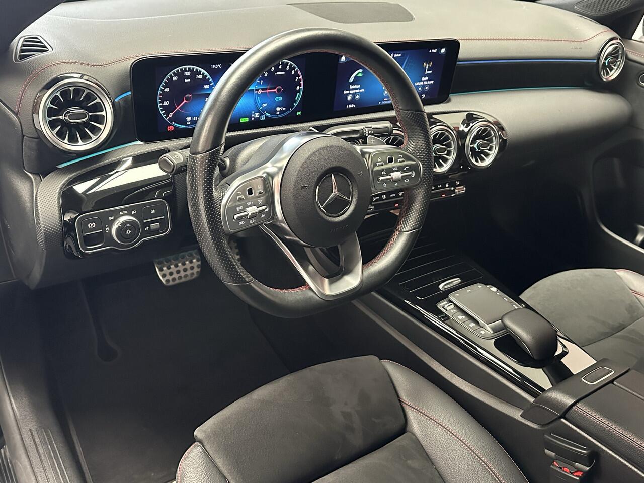 Mercedes-Benz CLA-KLASSE SHOOTING BRAKE 250 e AMG LINE NAVIGATIE CRUISE CONTROL CLIMATE CONTROL PANORAMA SCHUIF/KANTELDAK APPLE CARPLAY/ANDROID RIJSTROOKSENSOREN ACHTERUITRIJCAMERA ZEER MOOI !! 3010