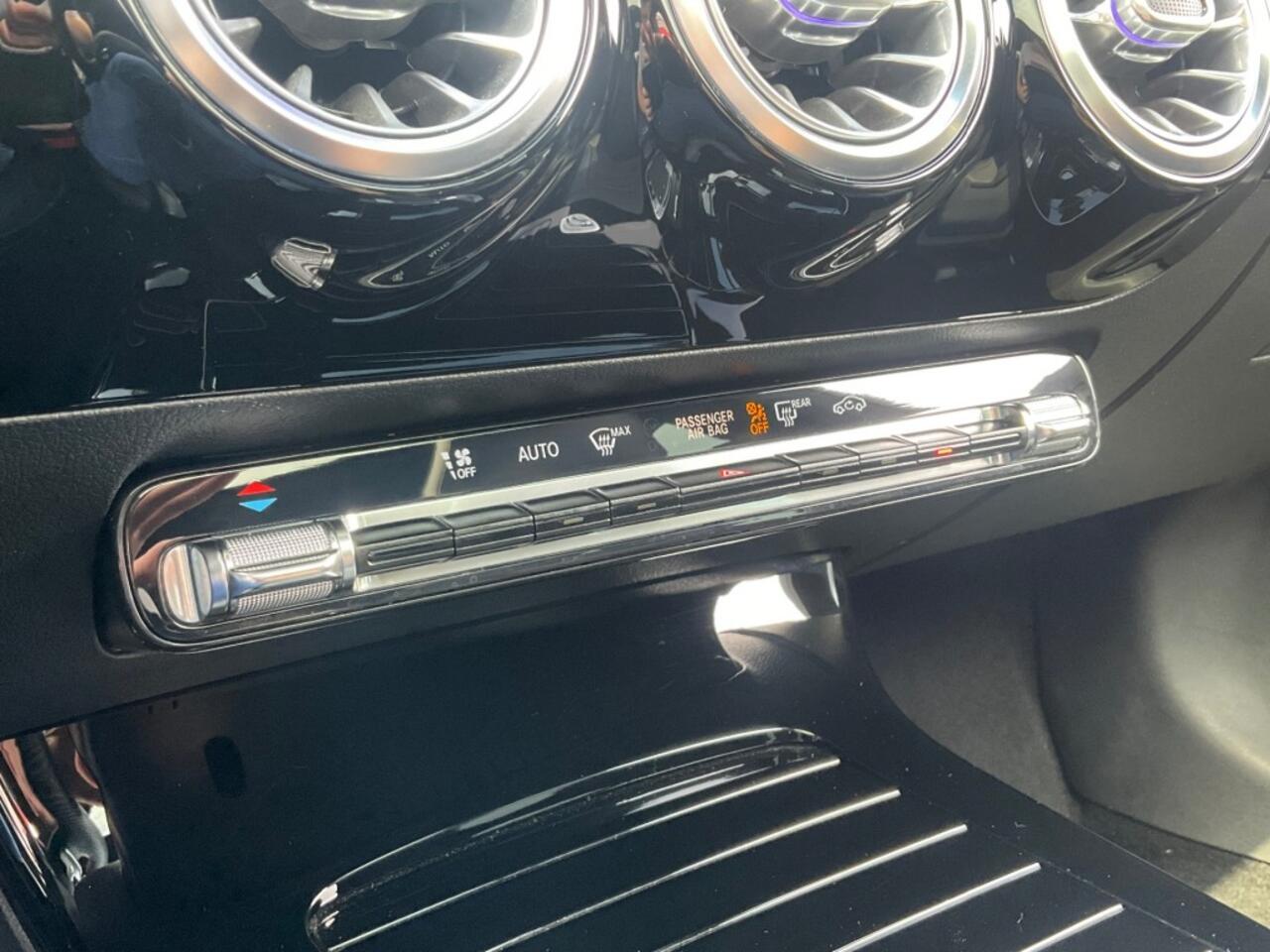 Mercedes-Benz CLA-KLASSE CLA 200 AUT. 163PK AMG-PAKKET PANO-DAK SFEERVERLICHTING CAMERA AIRCO LMV PDC