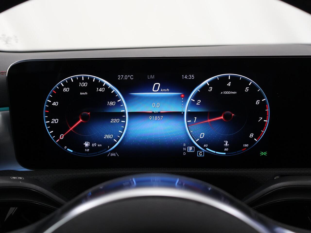 Mercedes-Benz CLA-KLASSE 180 Business Solution AMG | Night | Panoramadak | Multibeam | Stoelverwarming | Sfeerverlichting | Afneembare Trekhaak |