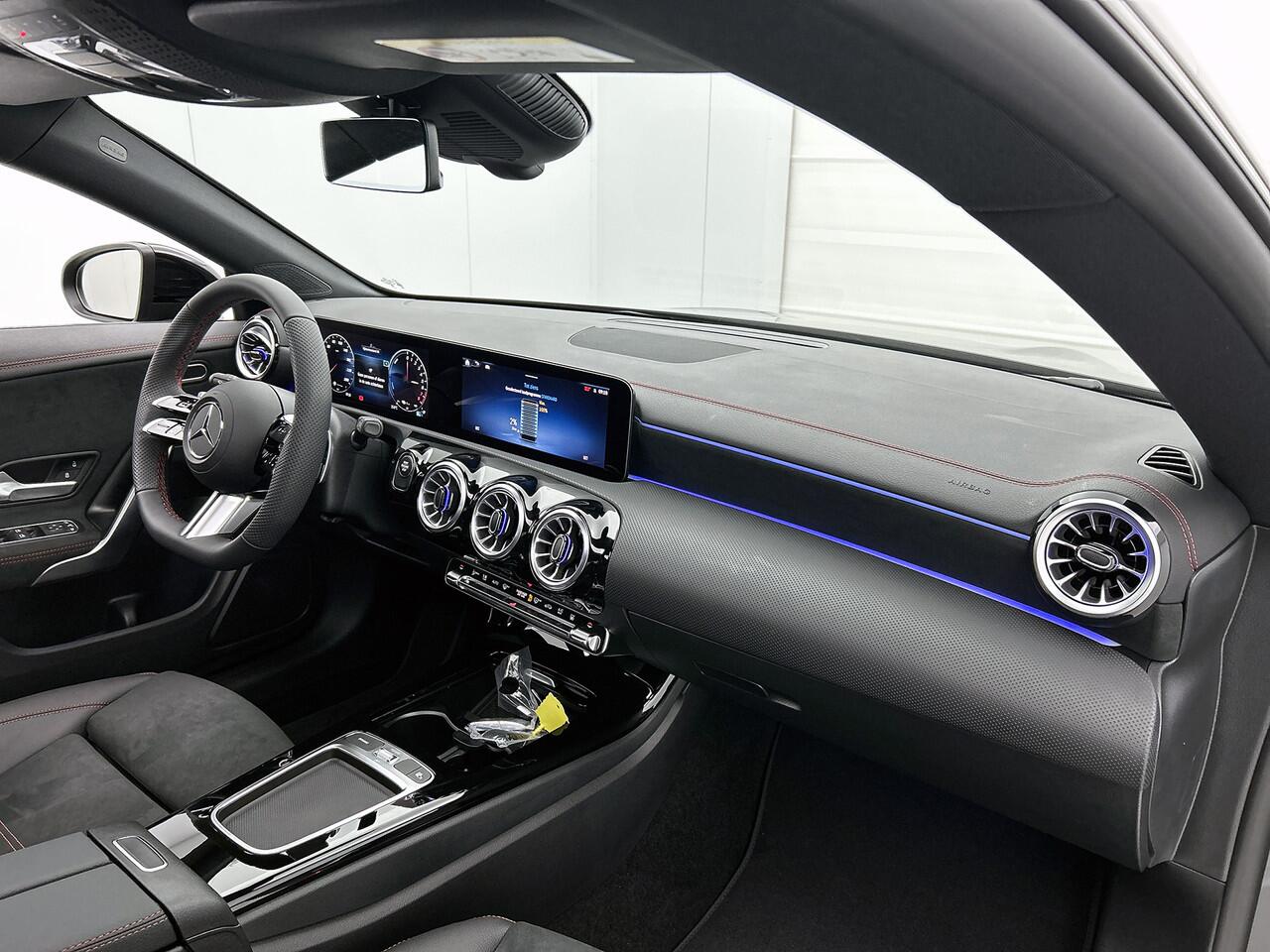 Mercedes-Benz CLA-KLASSE 250 e Business Solution AMG | Nightpakket | Antidiefstalpakket GUARD 360° Plus | Trekhaak | Smartphone-integratie | Multibeam LED | Panoramaschuifdak | KEYLESS-GO comfortpakket |
