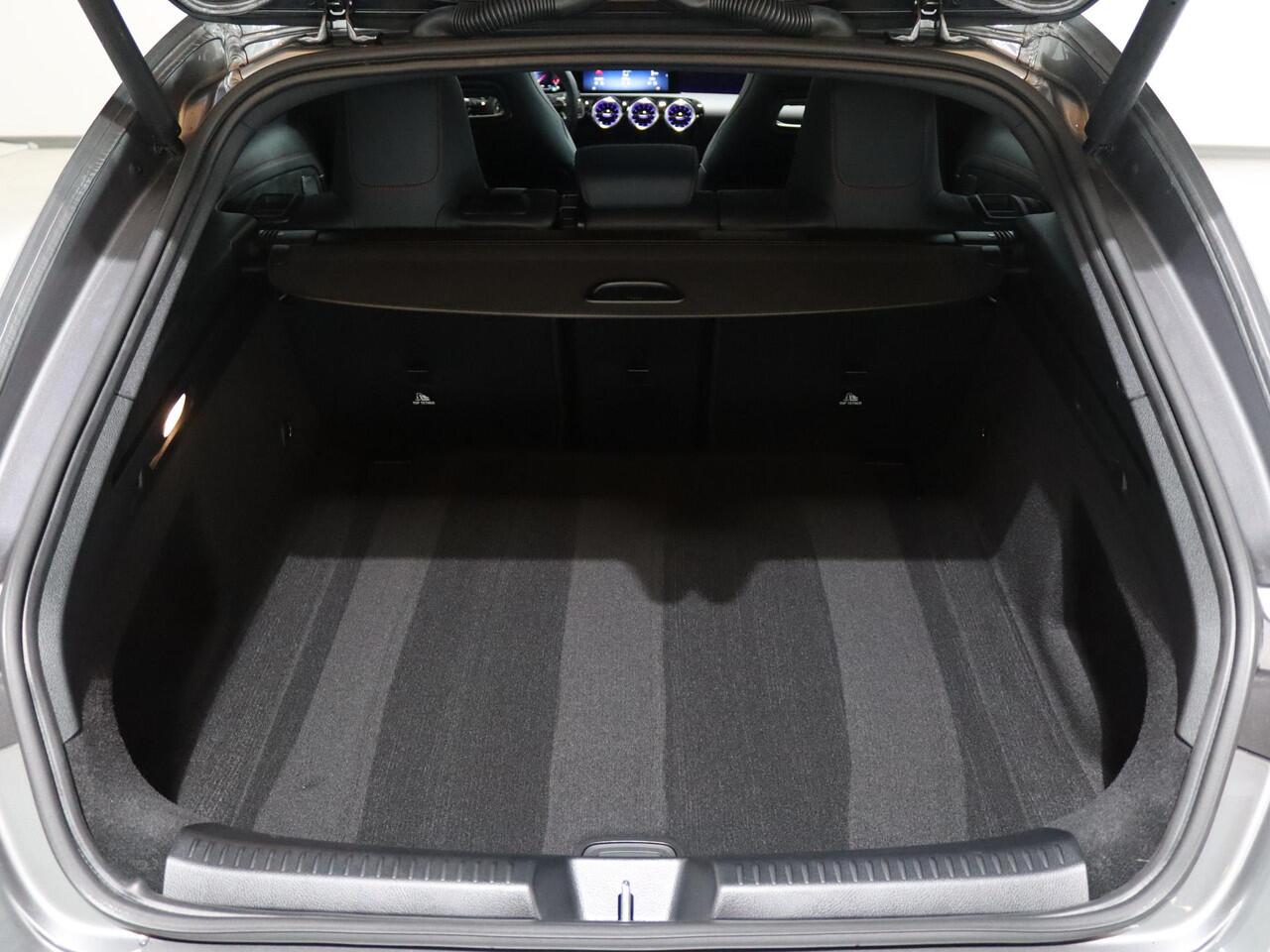 Mercedes-Benz CLA-KLASSE Shooting Brake 180 Star Edition AMG Line LIMITED | Panoramadak | Elekt. inklapbare trekhaak | Nightpakket | Head-up display | Premium plus |