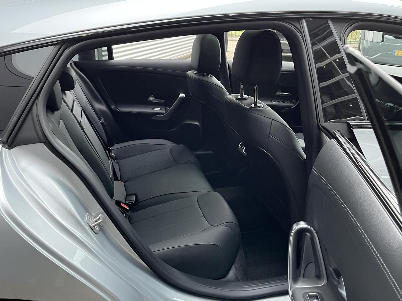 Mercedes-Benz CLA-KLASSE Shooting Brake 180 Luxury Line