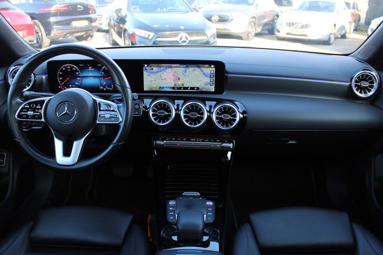 Mercedes-Benz CLA-KLASSE 200 AUT7 Luxury Line PANORAMADAK LEDER SFEER CARPLAY KEY-LESS GO MULTIBEAM 18''