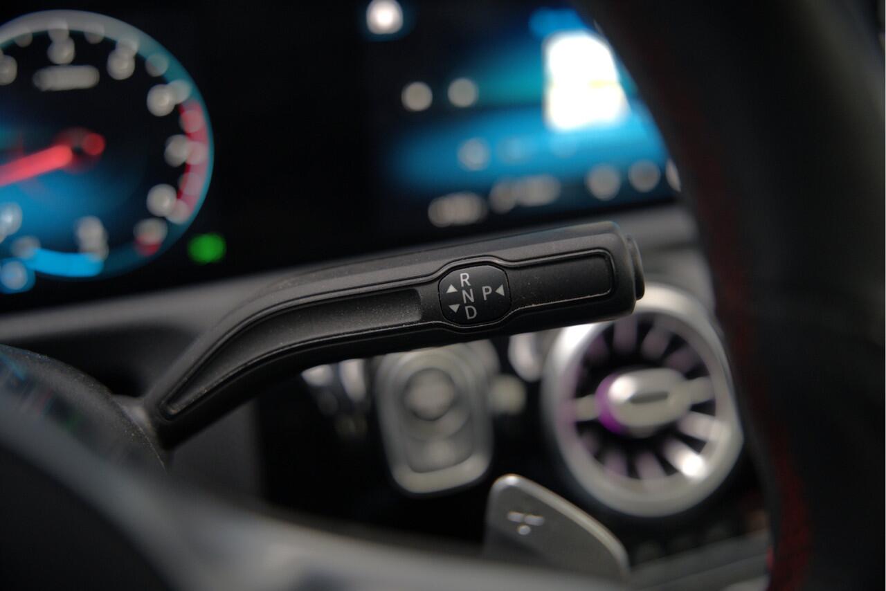 Mercedes-Benz CLA-KLASSE 200 Business Solution AMG | Panoramadak | Stoelverwarming | Keyless | Memory Seats | Cruise Control | Ambiance verlichting | Camera | Parkeersensoren |