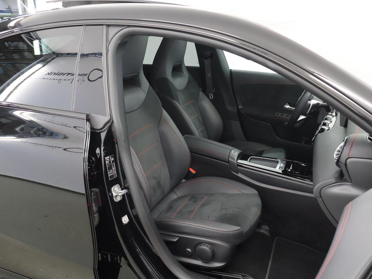 Mercedes-Benz CLA-KLASSE 250 e Star Edition AMG Line | Night | Panoramadak | Sfeerverlichting | Distronic | Stoelverwarming |