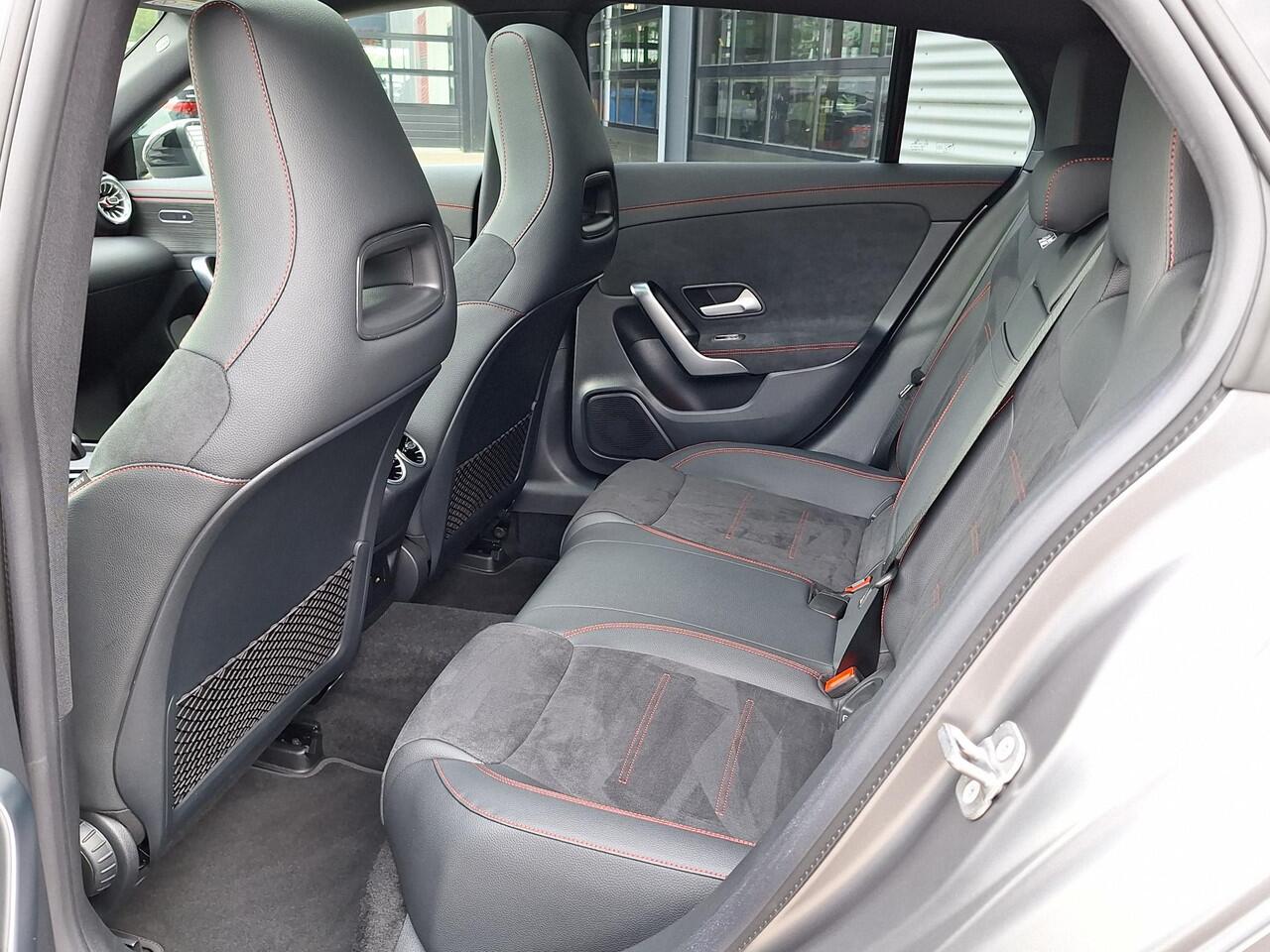 Mercedes-Benz CLA-KLASSE Shooting Brake 180 AMG | Matgrijs | Nightpakket | Panoramadak | Dodehoekassistent | Apple CarPlay | Android Auto | Sfeerverlichting | Stoelverwarming | Achteruitrijcamera | Elektrisch Inklapbare Buitenspiegels