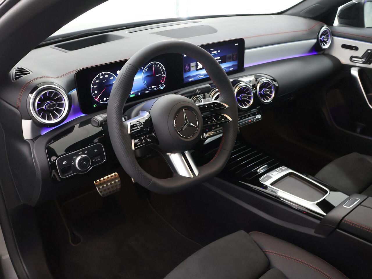 Mercedes-Benz CLA-KLASSE 250e Shooting Brake Business Solution AMG | Panoramaschuifdak | Nightpakket | 19 inch AMG-velgen| Verwarmde stoelen | Sfeerverlichting | LED koplampen |