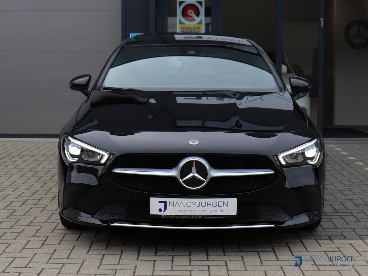 Mercedes-Benz CLA-KLASSE Shooting Brake 200 Business | 7G Aut | Apple Car Play | Achteruit Rij Camera | Panoramadak | Parkeer Assistent | Trekhaak |