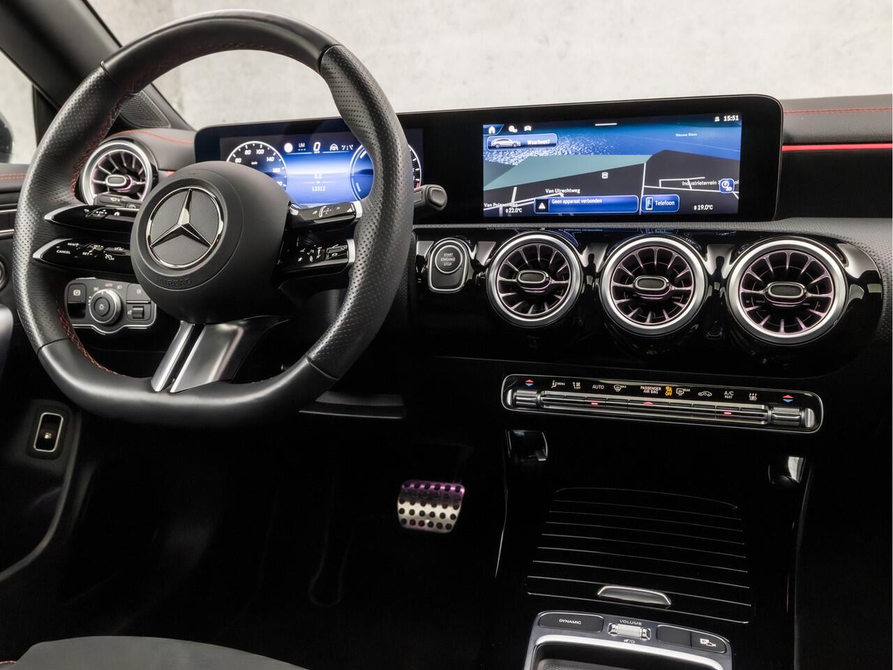 Mercedes-Benz CLA-KLASSE Shooting Brake 250 e AMG Sport 218Pk Automaat (FACELIFT, SCHUIFDAK, MEMORY SEATS, HEAD-UP DISPLAY, 360 CAMERA, STUUR/STOELVERWARMING, BURMESTER, LEDER/ALCANTARA, ADAPTIVE CRUISE, NIEUWSTAAT)