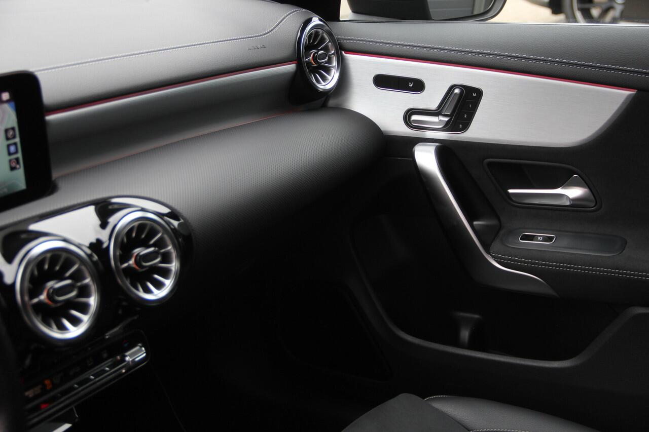 Mercedes-Benz CLA-KLASSE Shooting Brake 250e AMG Line Edition | Night | Pano-dak | Distronic+ | Memory | Widescreen | 360 Camera | CarPlay | Keyless Go | Sfeerverlichting | Matrix LED | Stoelverw | Navi | Spoorassistent | .....