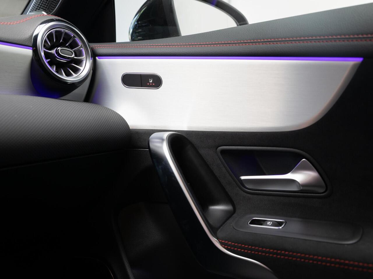 Mercedes-Benz CLA-KLASSE Coupé 180 Business Solution AMG