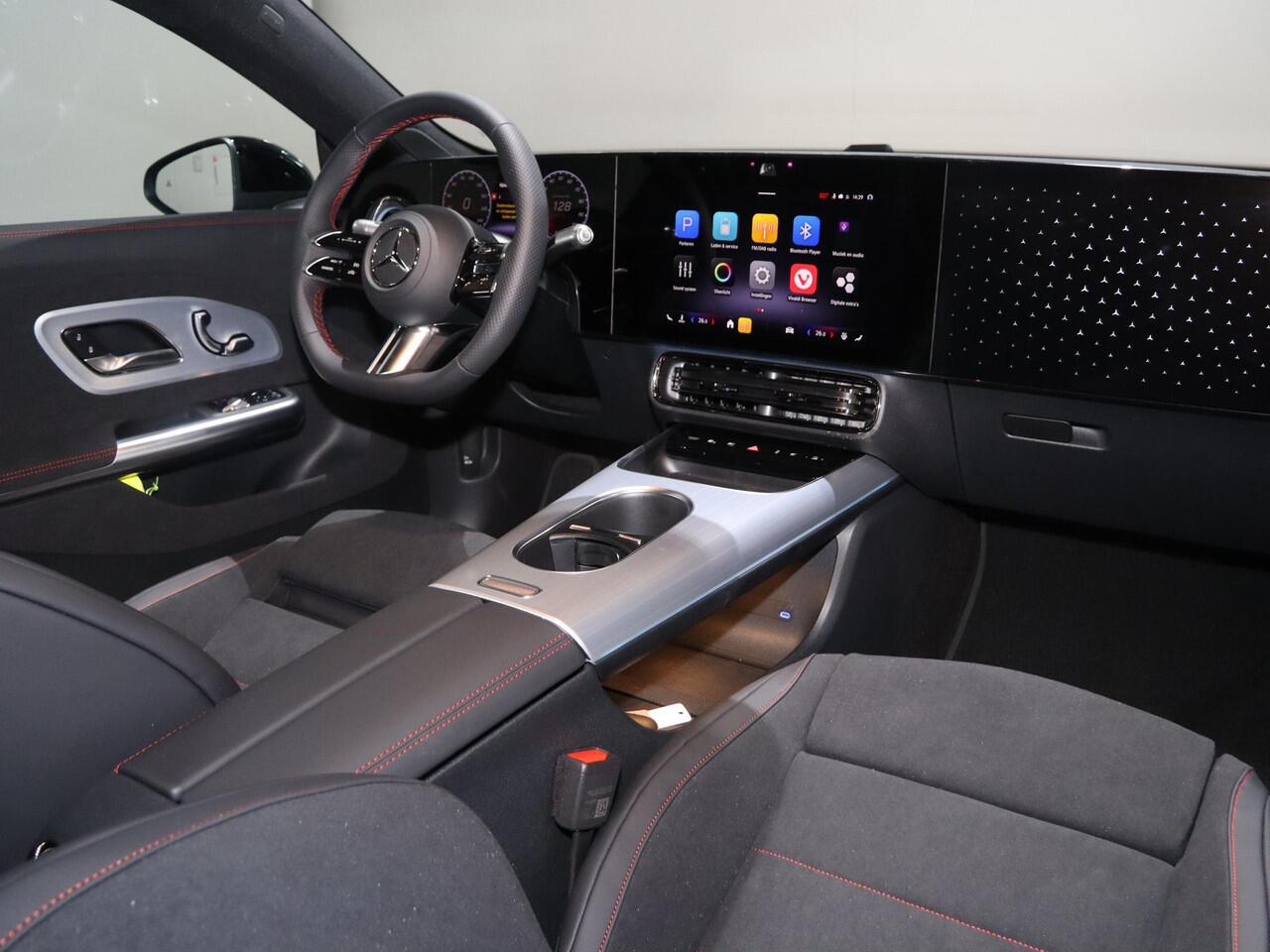 Mercedes-Benz CLA-KLASSE 250+ Launch Edition 85 kWh | Night | Panoramadak | Stoelverwarming | DISTRONIC | Achteruitrijcamera | Dodehoekassistent |