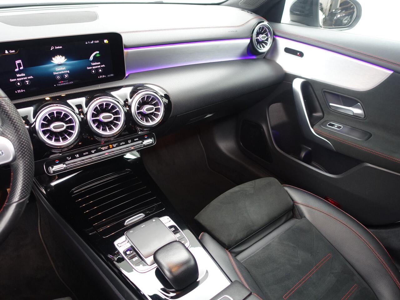 Mercedes-Benz CLA-KLASSE 180 AMG Night Edition Aut- Panoramadak, Sfeerverlichting, Camera, Xenon Led, Sport Leder