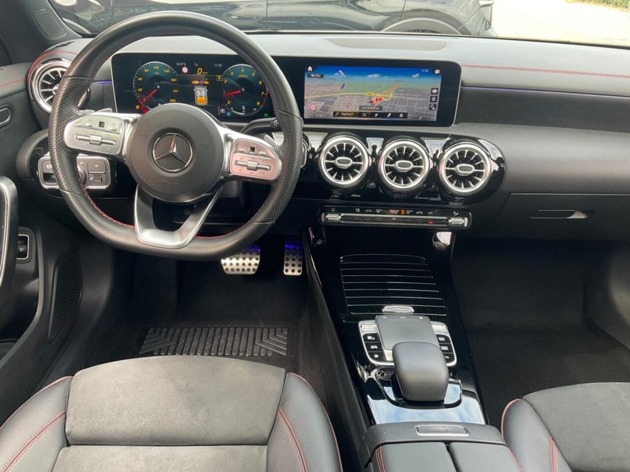 Mercedes-Benz CLA-KLASSE CLA 200 AUT. 163PK AMG-PAKKET PANO-DAK SFEERVERLICHTING CAMERA AIRCO LMV PDC