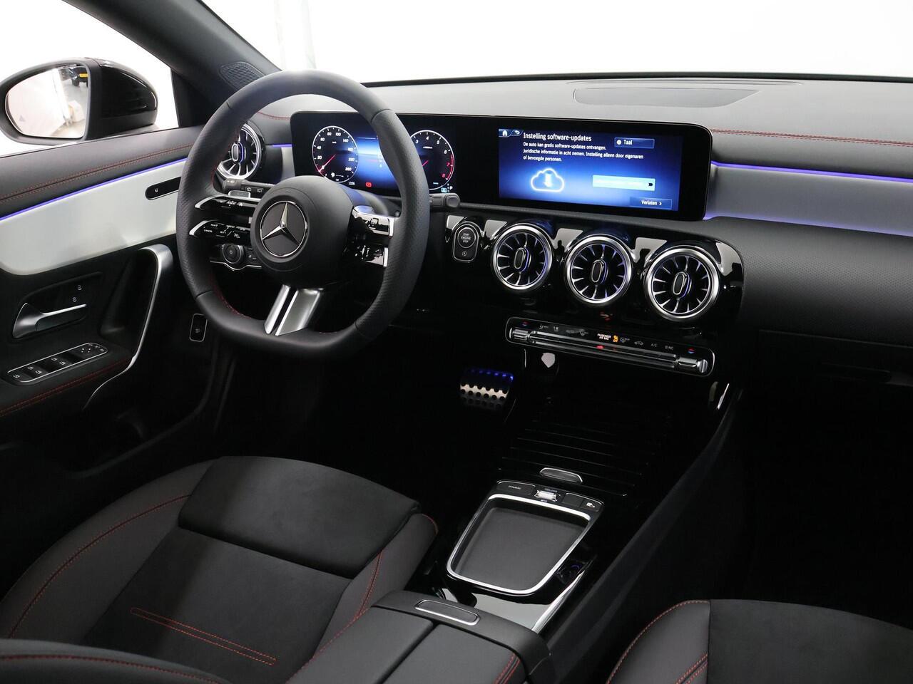 Mercedes-Benz CLA-KLASSE Shooting Brake 180 Star Edition AMG | Panoramdak | Night | 19" lichtmetalen velgen | Sfeerverlichting | Camera | Stoelverwarming |