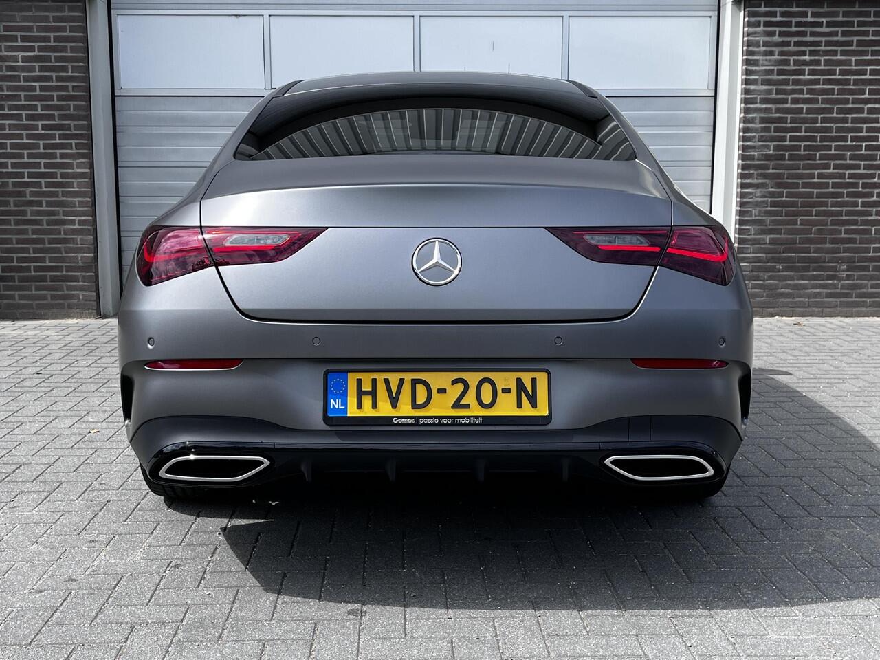 Mercedes-Benz CLA-KLASSE 180 Star Edition AMG | Matgrijs | Panoramadak | Night Pakket | Burmester Surround Sound | Dodehoekassistent | Apple CarPlay | Android Auto | Sfeerverlichting | Stoelverwarming | Achteruitrijcamera | Elektrisch Inklapbare Buitenspiegels