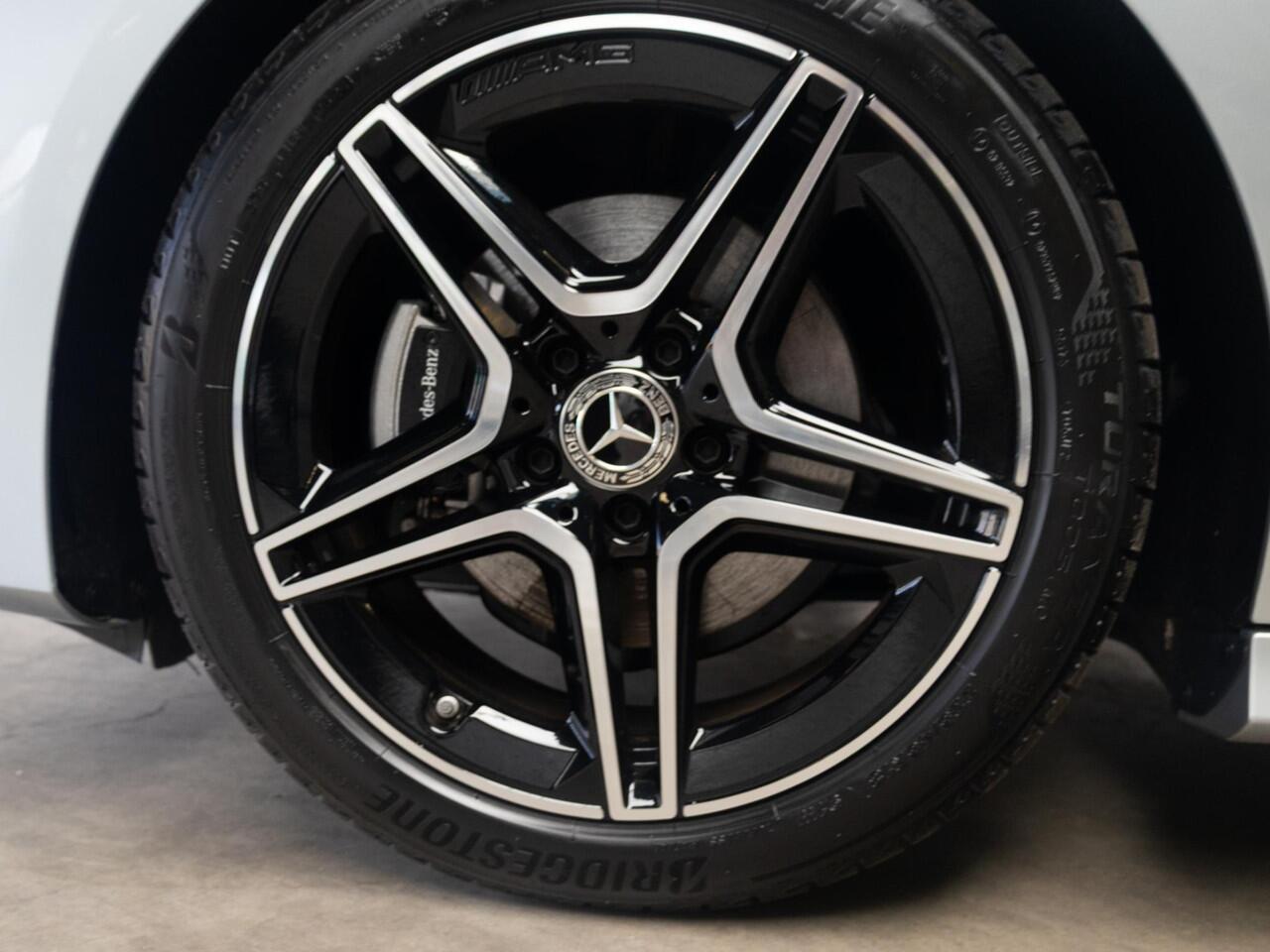 Mercedes-Benz CLA-KLASSE Coupé 180 Star Edition AMG Line Panorama dak