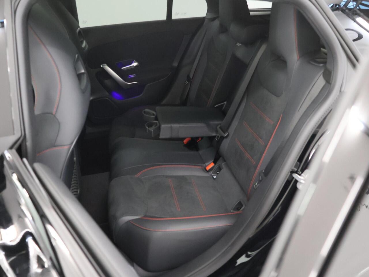 Mercedes-Benz CLA-KLASSE Shooting Brake 250e Star Edition AMG Line | Panoramaschuifdak | MULTIBEAM LED | Nightpakket | Sfeerverlichting | Multispaak Velgen