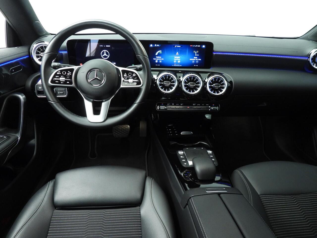 Mercedes-Benz CLA-KLASSE Shooting Brake 180 Luxury Line | 18" | Camera