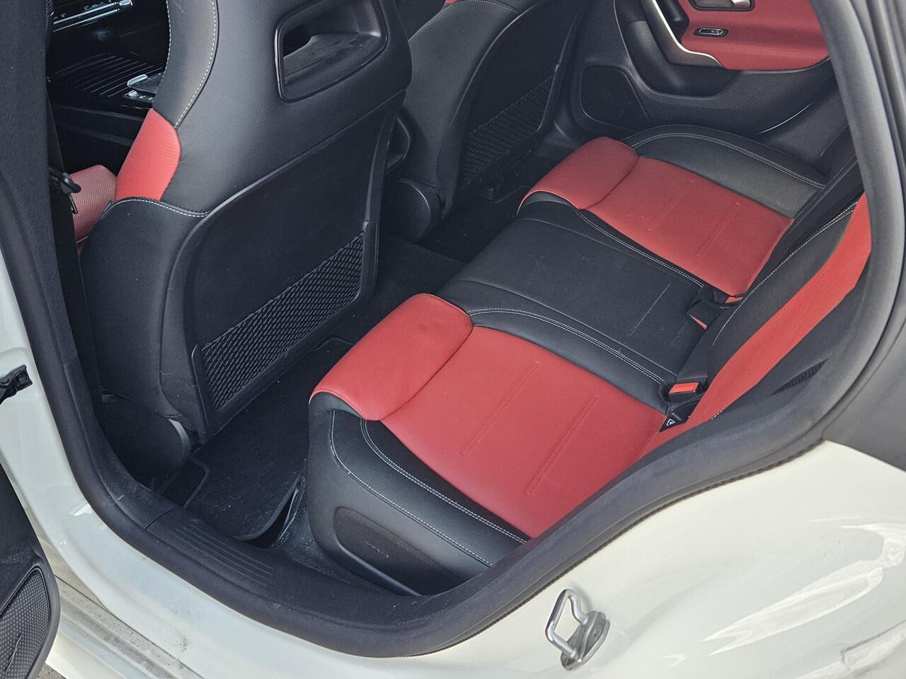 Mercedes-Benz CLA-KLASSE Shooting Brake 250 e AMG Line + DISTRONIC + PANO DAK + LED PLUS + CAMERA + MEMORY