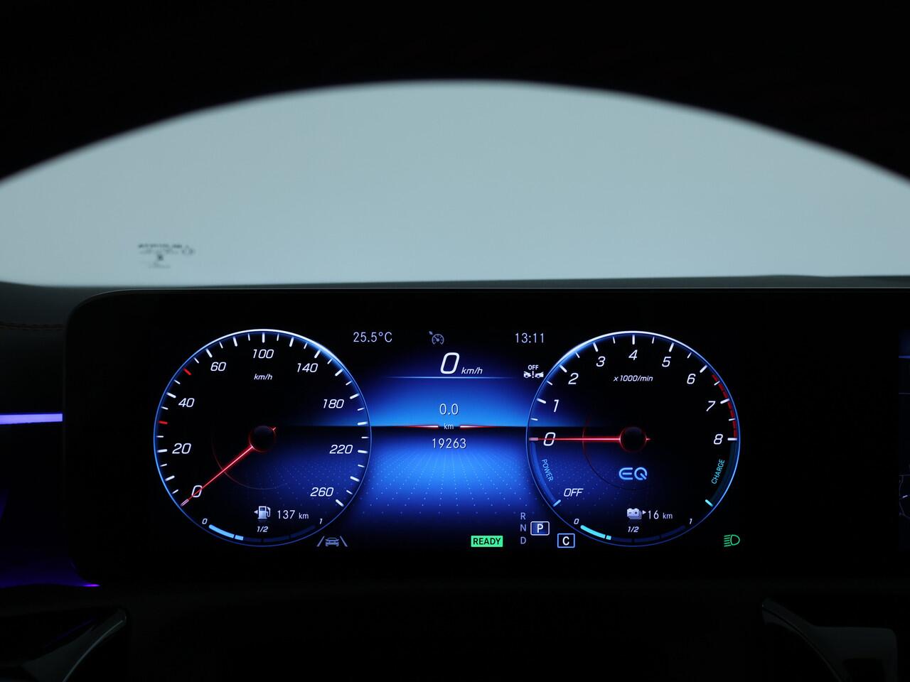 Mercedes-Benz CLA-KLASSE 250 e AMG Plug-In Hybride | AMG Line | Night Pakket | Panorama Schuif-Kanteldak | Sfeerverlichting | Inclusief 24 maanden MB Certified garantie voor Europa.