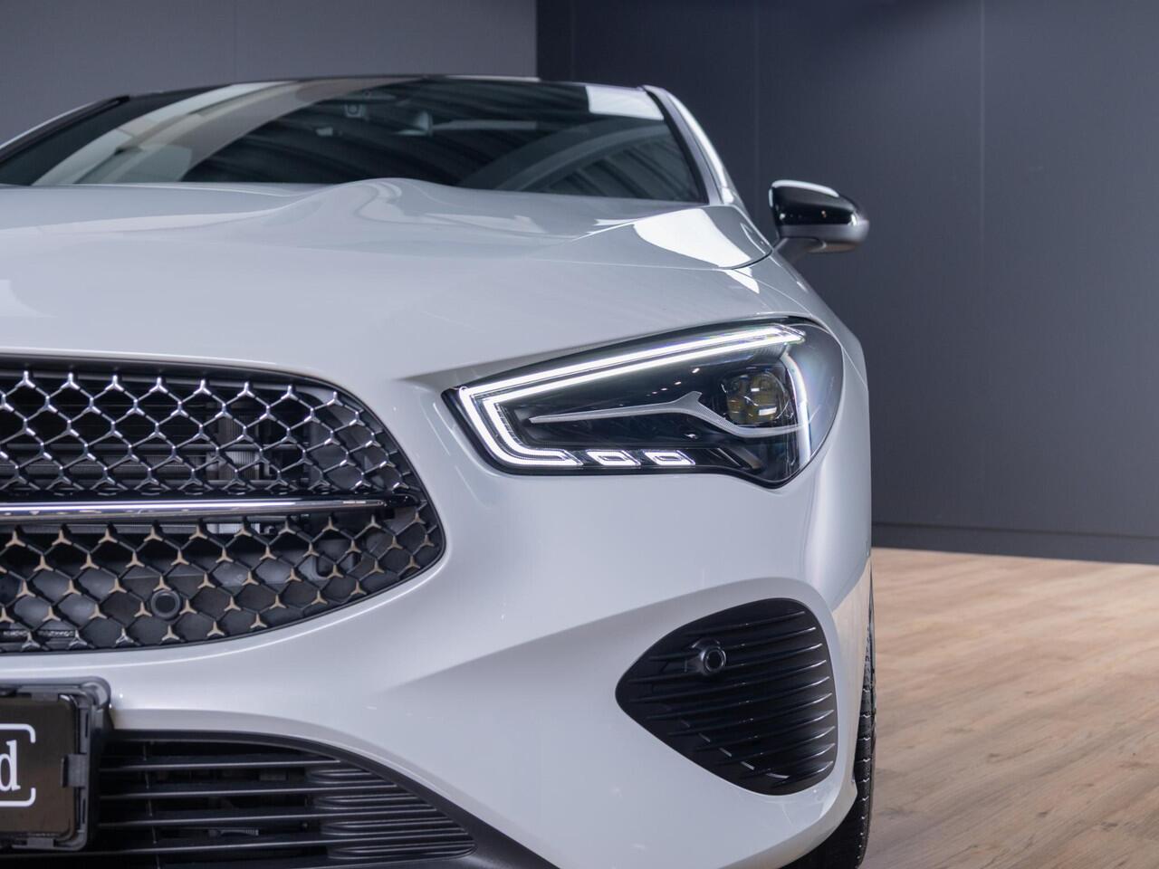 Mercedes-Benz CLA-KLASSE Shooting Brake 200 Luxury Line Panorama dak