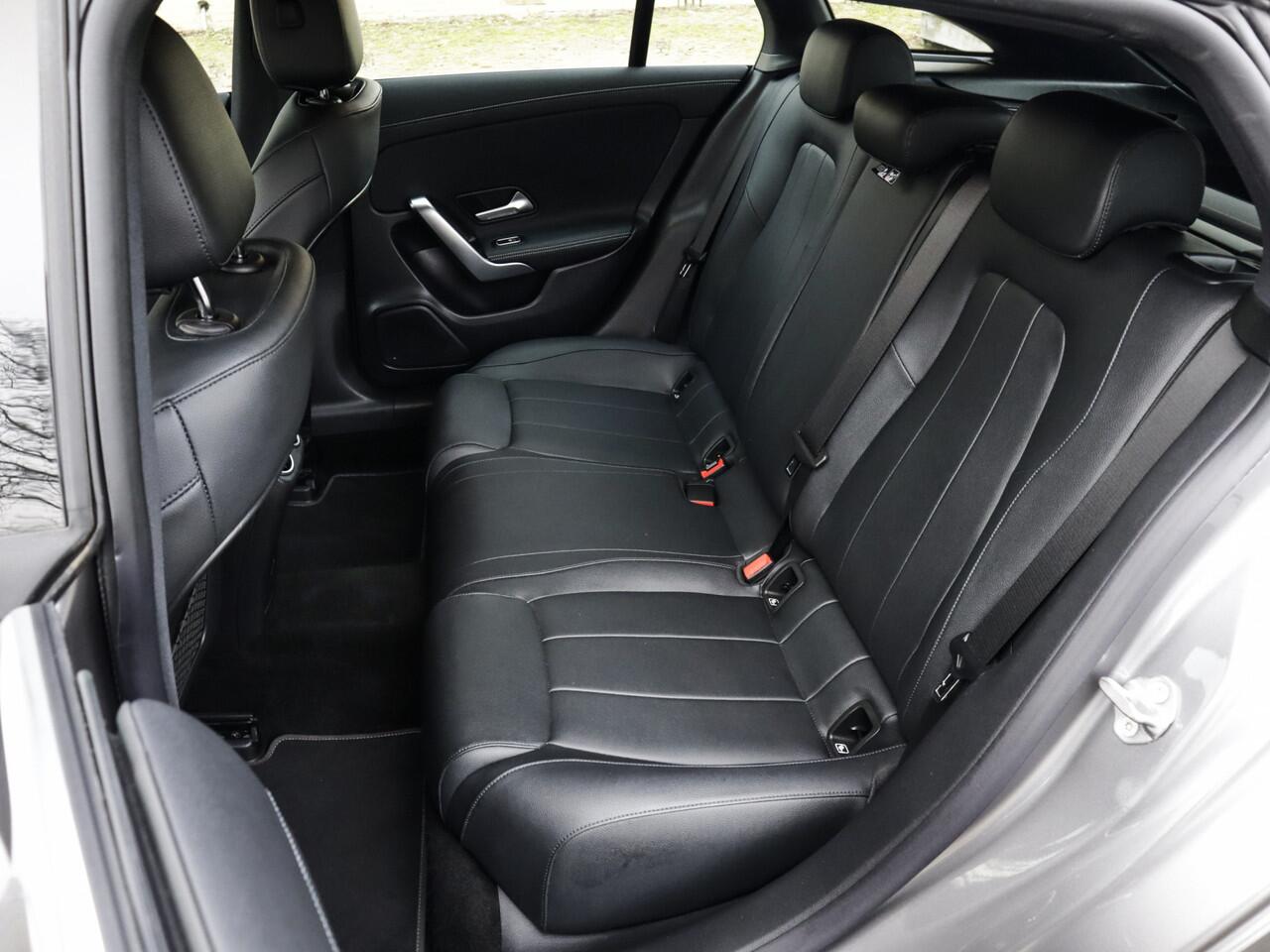 Mercedes-Benz CLA-KLASSE Shooting Brake 250 e Luxury Line 1e-Eig. & Dealer-Onderh. BOVAG-Garantie. NL-Auto.