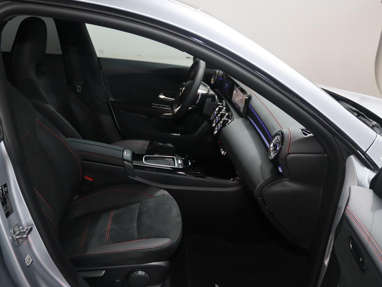 Mercedes-Benz CLA-KLASSE Shooting Brake 180 Star Edition AMG Line LIMITED | Panoramaschuifdak | Night | Achteruitrijcamera