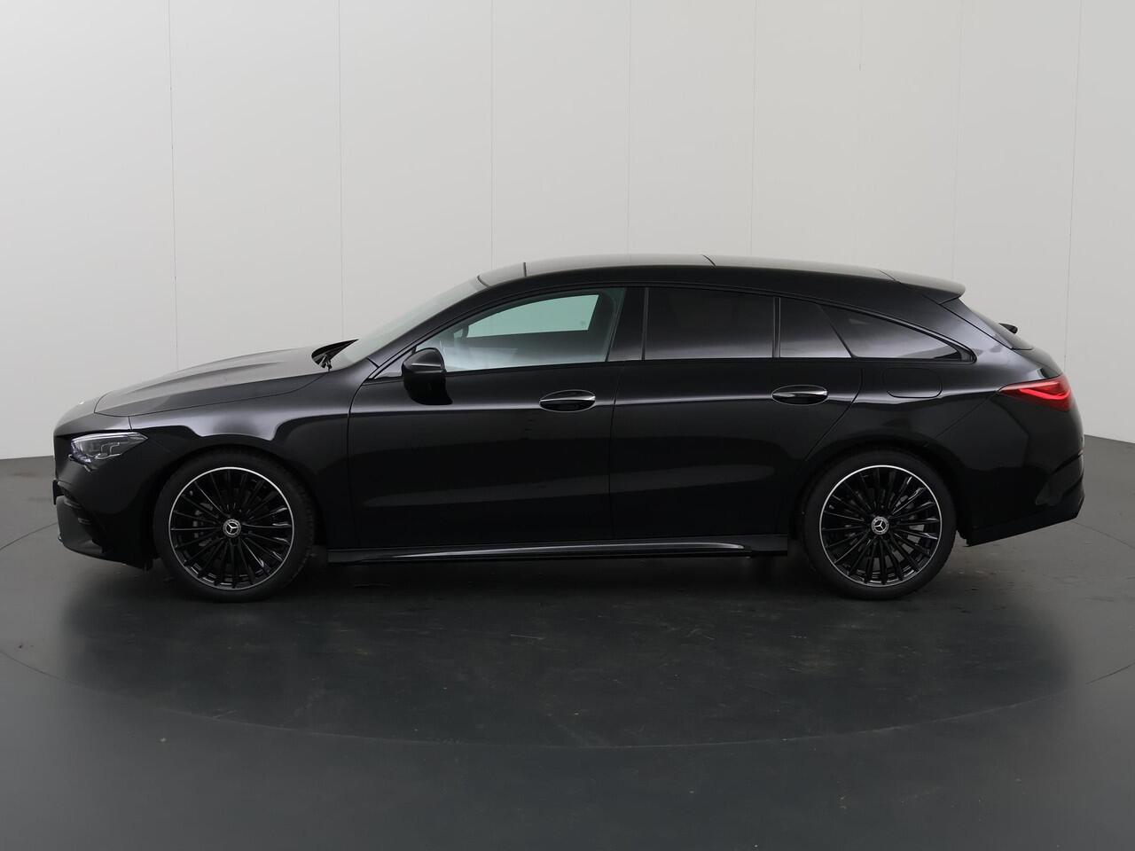 Mercedes-Benz CLA-KLASSE Shooting Brake 180 Star Edition AMG NIGHT | Panoramadak | Dodehoekassitent | Apple Carplay | MultiBeam LED | Sfeerverlichting | Stoelverwarming |