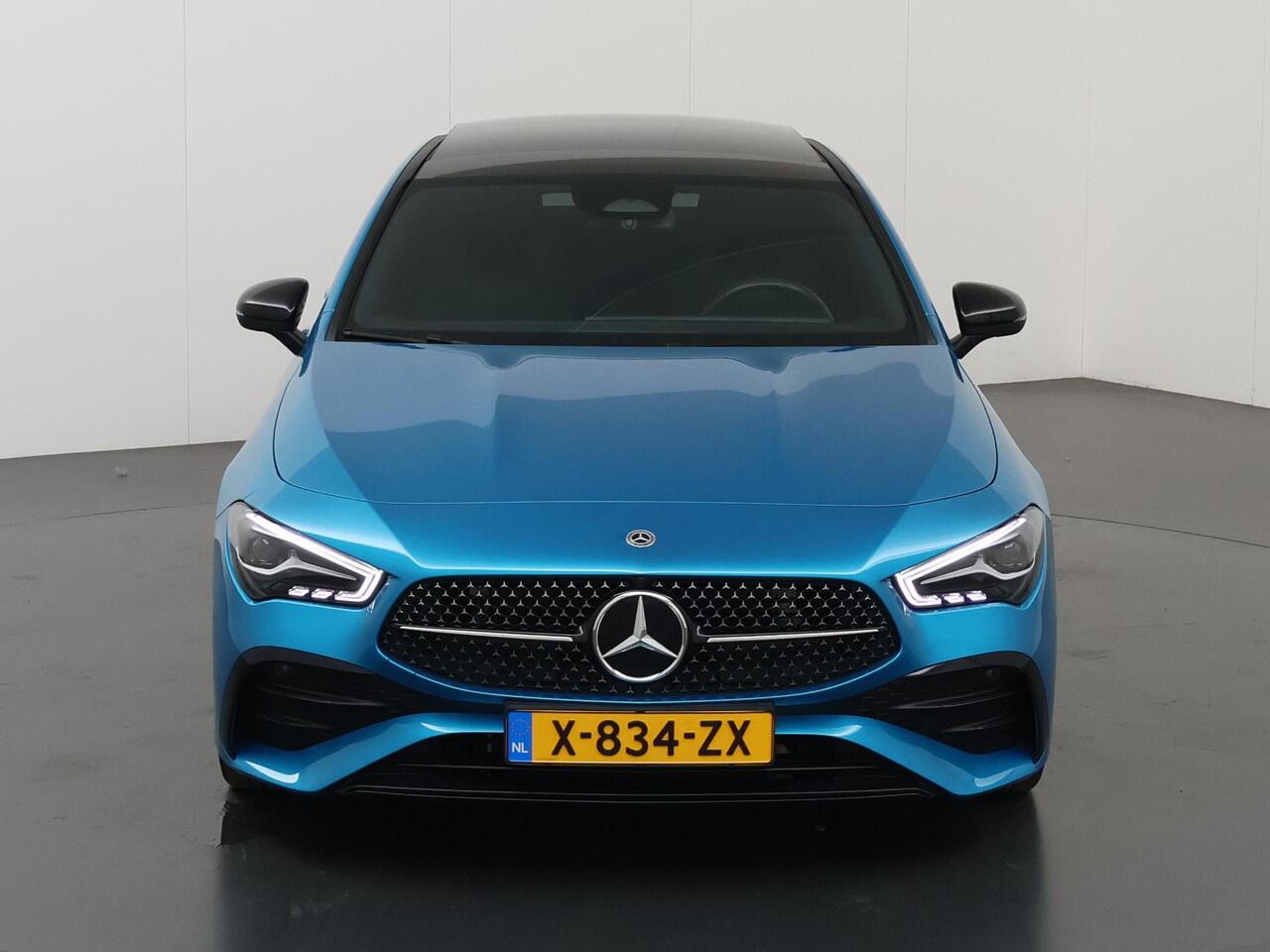 Mercedes-Benz CLA-KLASSE 180 AMG Line | Panoramadak| Night | Parkeercamera | 19" lichtmetalen velgen | Stoelverwarming | Keyless Go |
