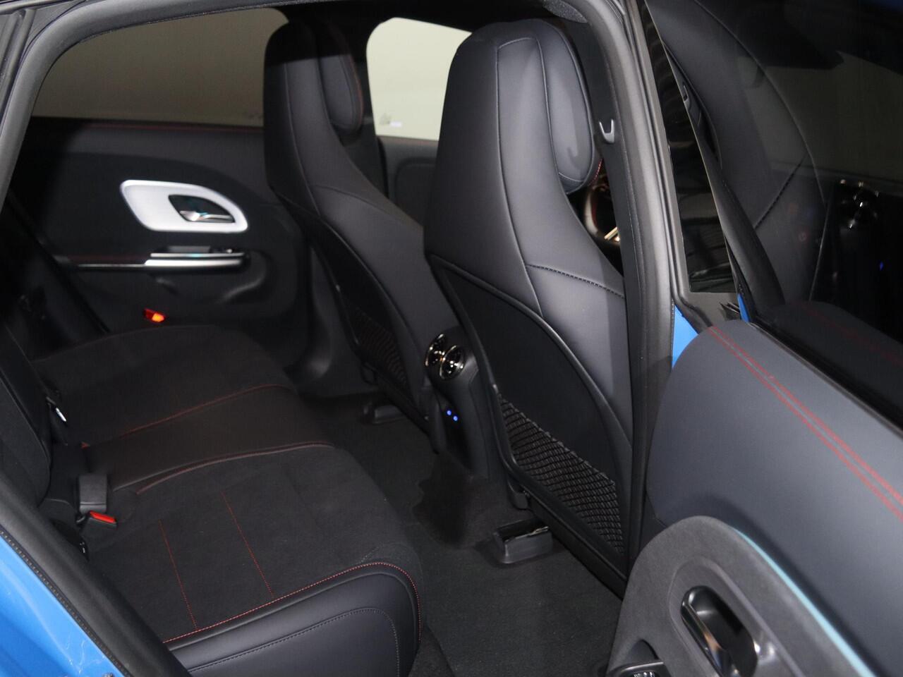 Mercedes-Benz CLA-KLASSE 250+ Launch Edition 85 kWh | Night | Panoramadak | Stoelverwarming | DISTRONIC | Achteruitrijcamera | Dodehoekassistent |