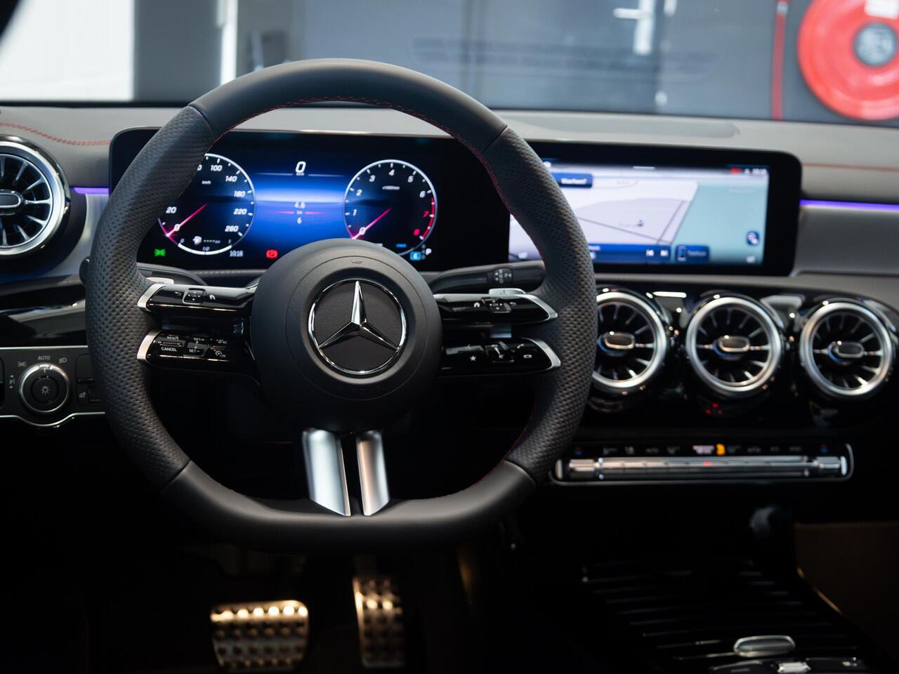 Mercedes-Benz CLA-KLASSE Coupé 180 Star Edition AMG Line Panorama dak