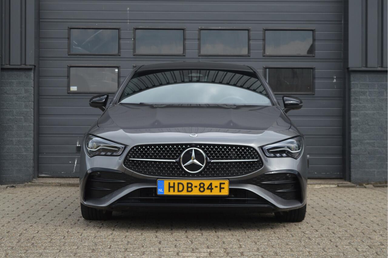 Mercedes-Benz CLA-KLASSE 200 AMG Line | PANO | SFEERVERLICHTING | CAMERA | KEYLESS |