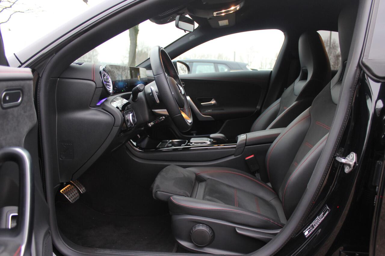 Mercedes-Benz CLA-KLASSE 250 e Business Solution AMG Limited / Camera / Sfeerverlichting / CarPlay / 18'' / Navigatie / Stoelverwarming / DAB / Cruise Control