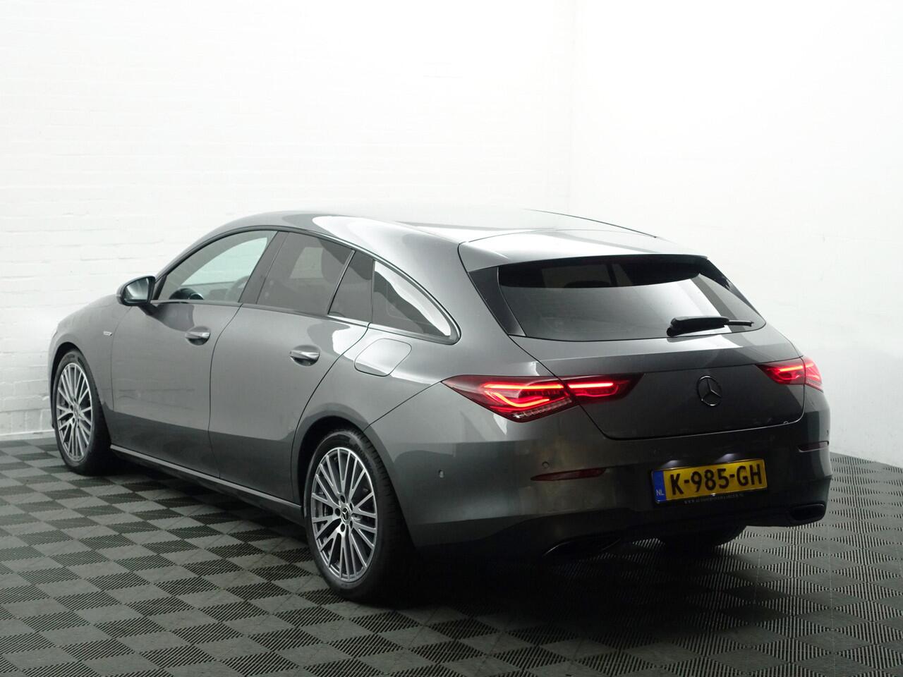 Mercedes-Benz CLA-KLASSE Shooting Brake 220 AMG Edition Aut- Xenon Led, CarPlay, Camera, Carbon Pakket, Lane Assist, Park Assist